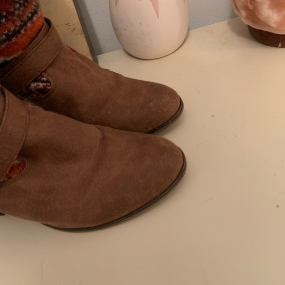 Candies Womens Mid Calf Brown Boots Tribal Pattern size 8 medium - Picture 3 of 8